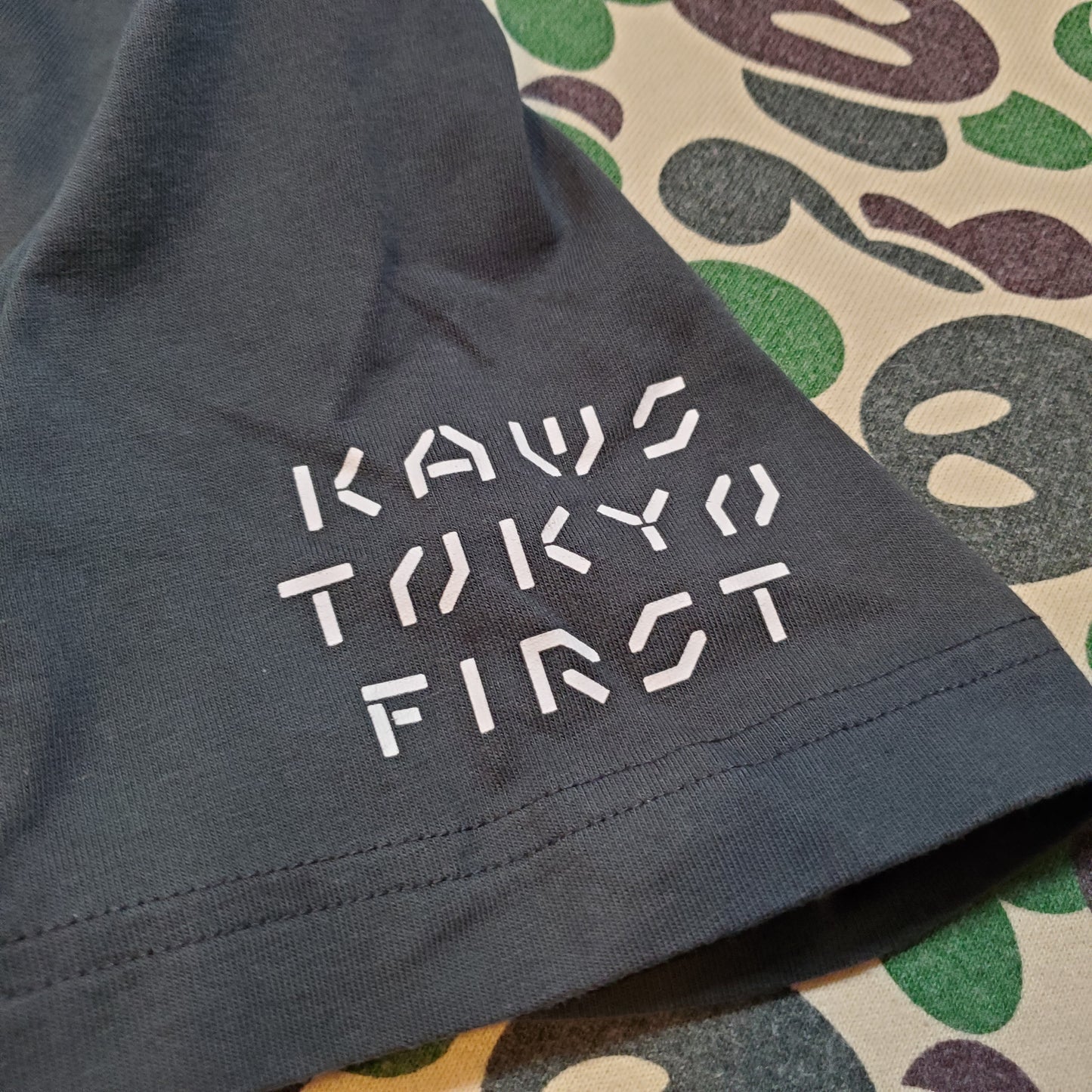 KAWs x Uniqlo UT Figure/Tokyo Graphic Shirt Black