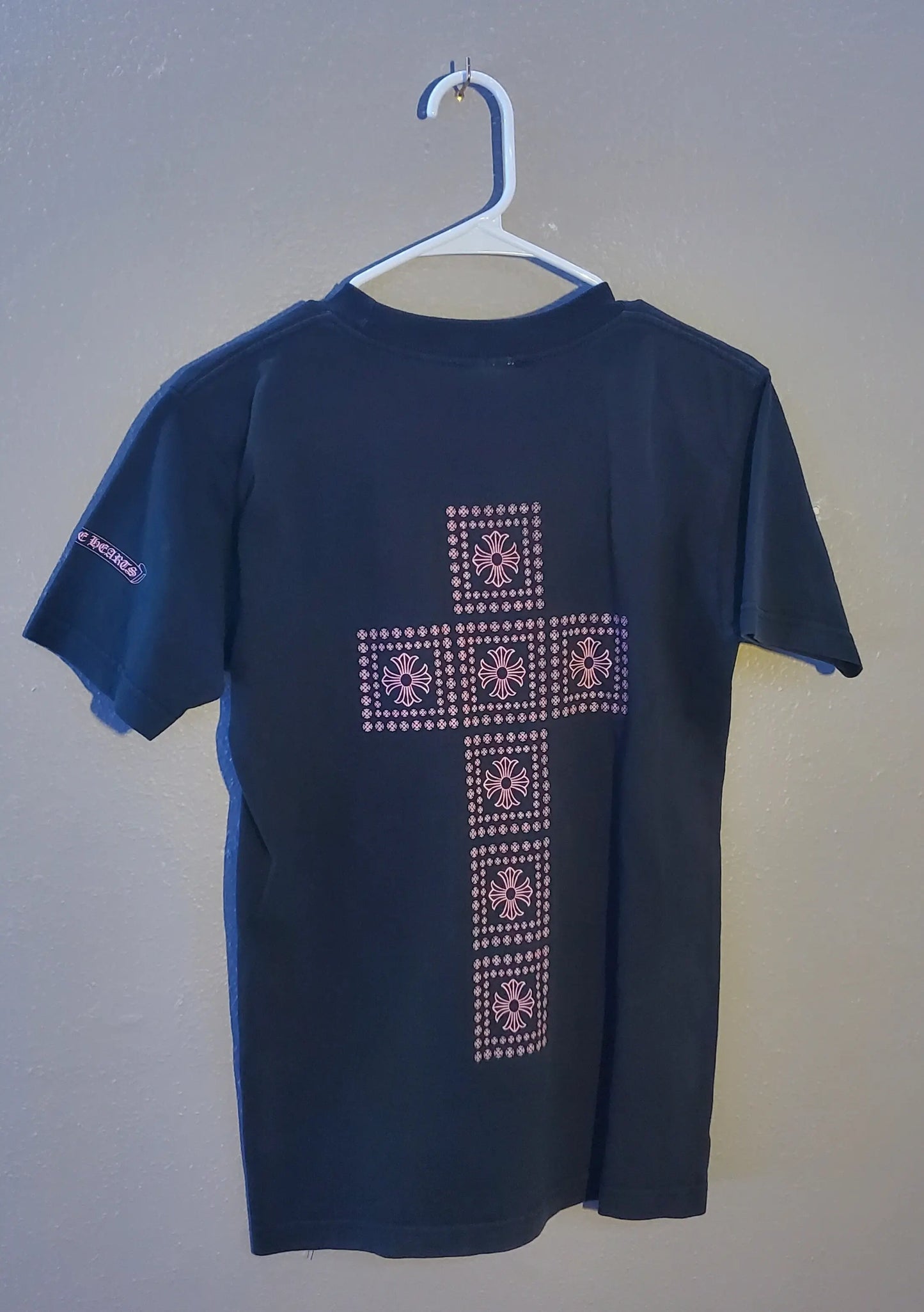 Chrome Hearts Vintage Shirt With A Pink Cross